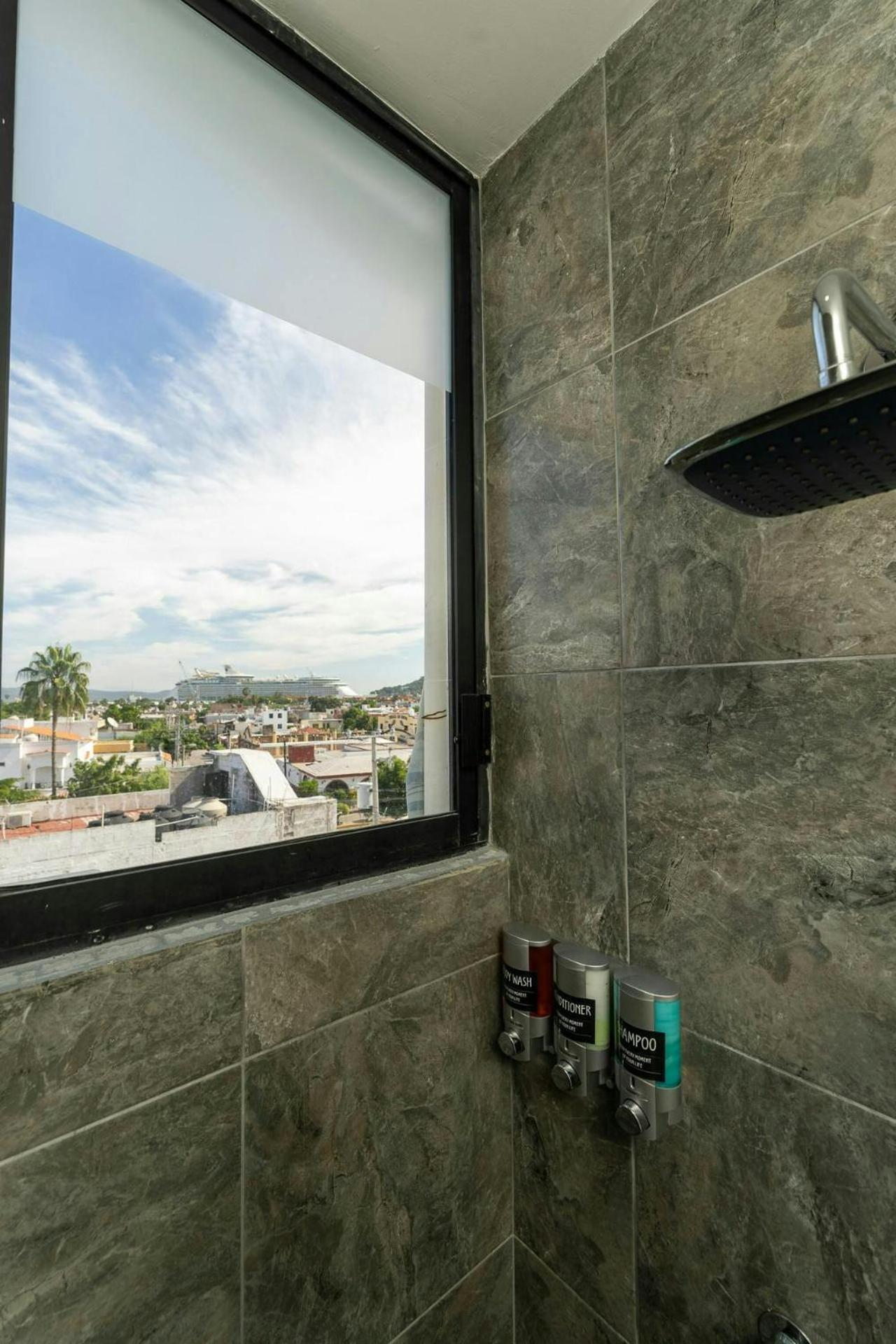 New & Modern, 5 Star Area, Walk 2 Beach, Pool, Views, King Bed Mazatlan Luaran gambar